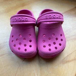 Toddler Crocs. Pink. Size 2/3